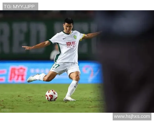 足球明星踏上中国土地展开试训之旅引发球迷热议与期待